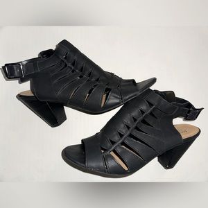 Women’s black sandal with heel size 9